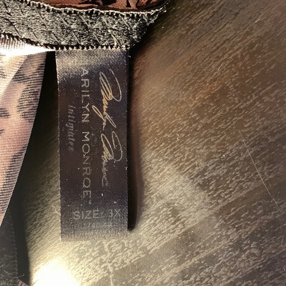 Marilyn Monroe Intimates, sleeveless brown/black floral pattern. Size 3X. - Picture 2 of 10